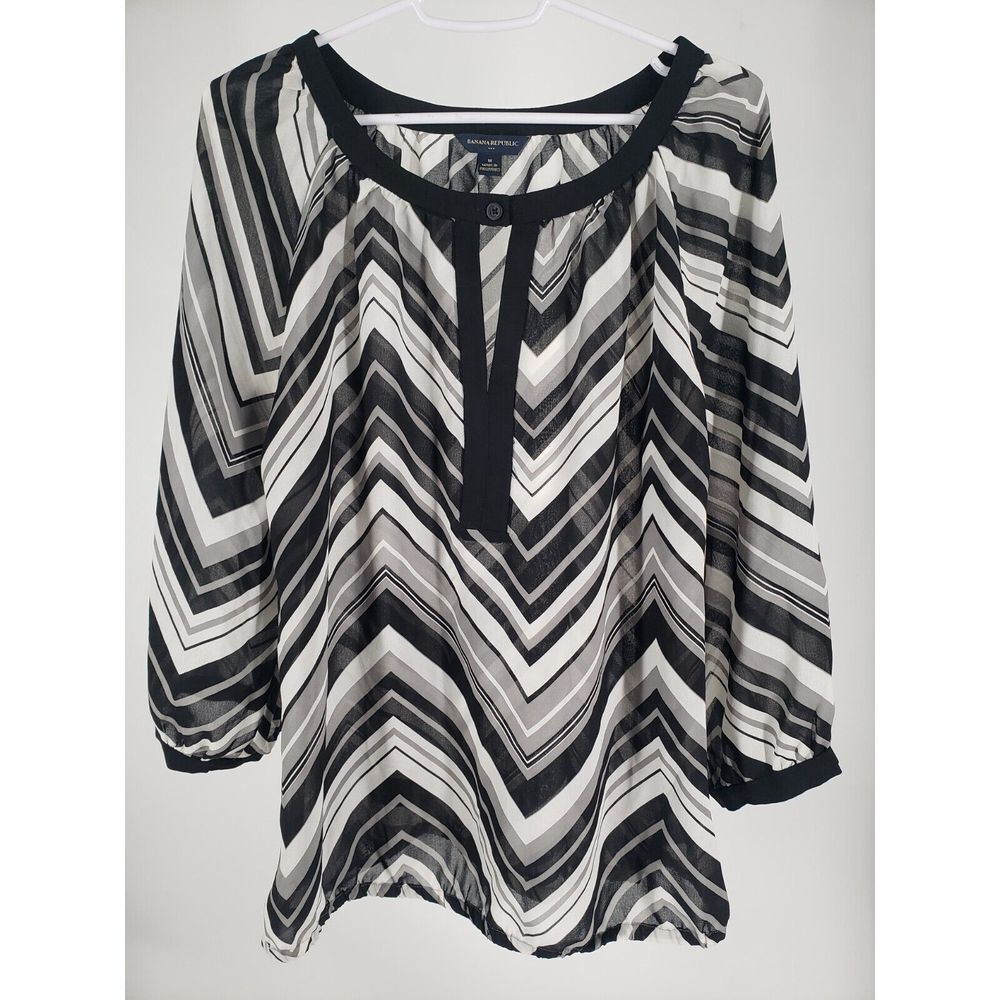 Banana Republic Smocked Keyhole Chevron Stripe Blouse Top Size M‎ Peasant Boho